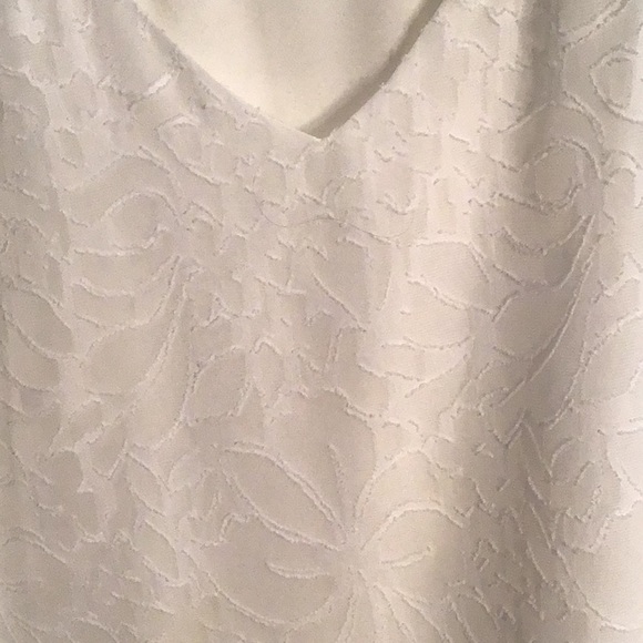 Sleeveless blouse. - Picture 3 of 6